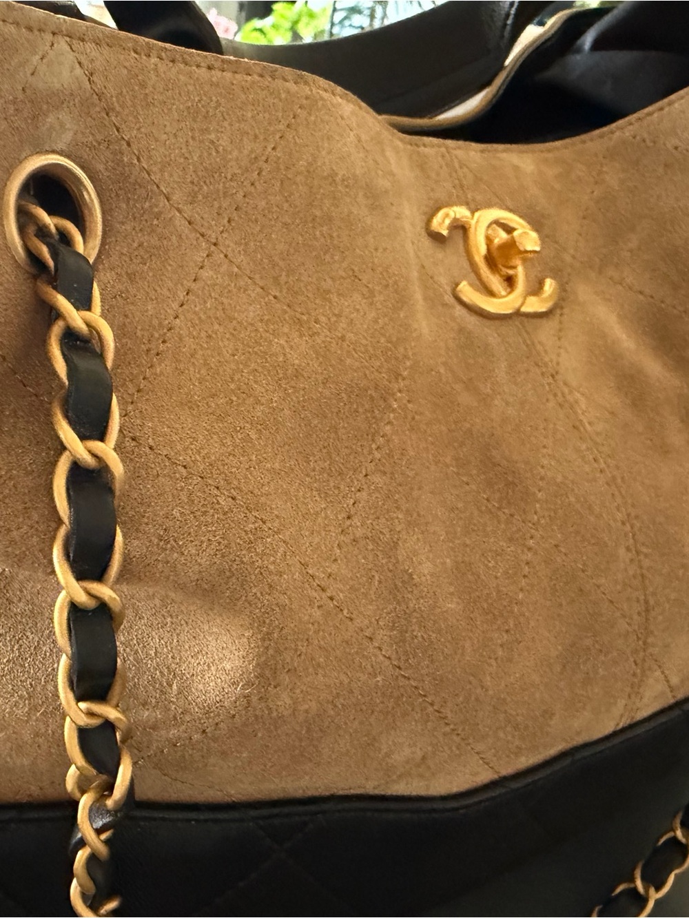 Chanel Two-Tone Suede & Leather Shoulder Bag in Beige and Black - Picture 4 of 16